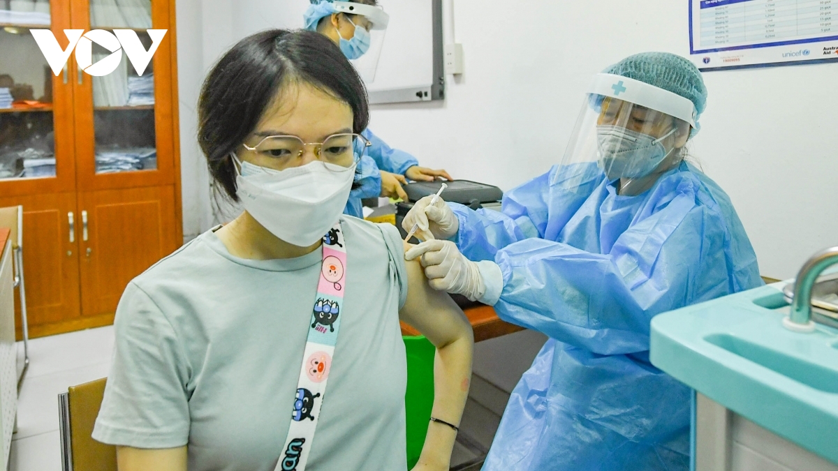 Health experts believe COVID-19 risk remains imminent